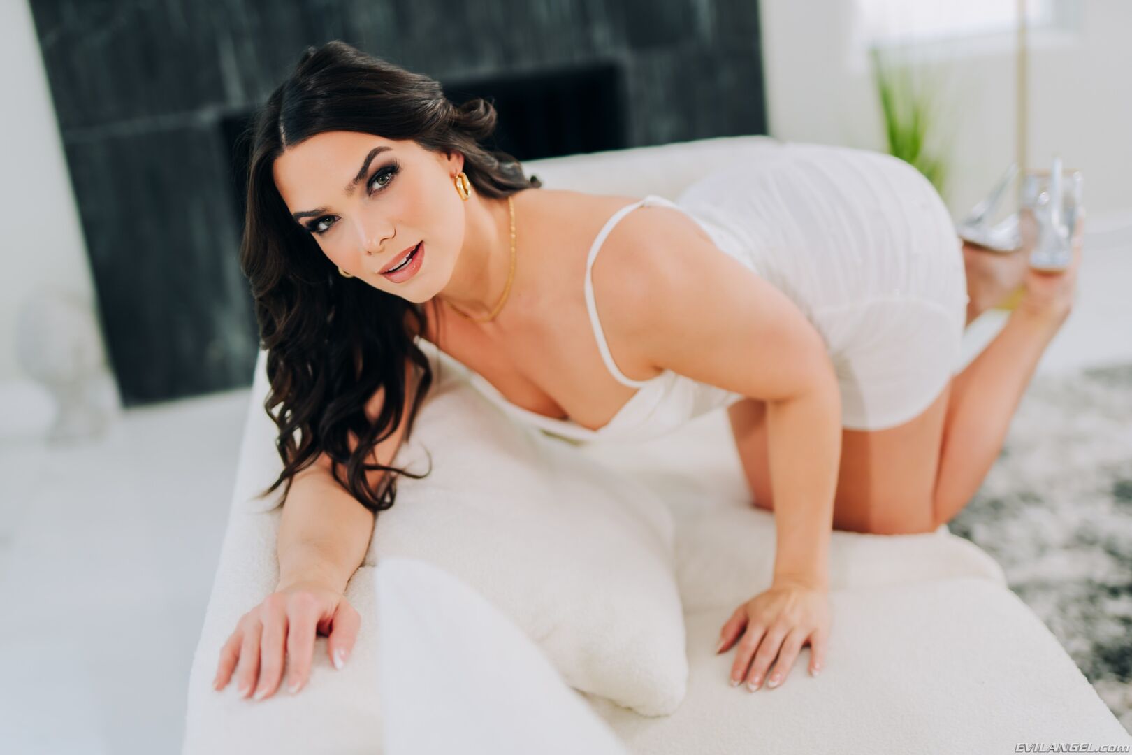 IVY IRELAND Anal Manhandling & Gaping