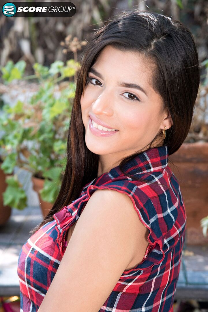 Latina D-cupper Gabriela Lopez sits down for an interview covering her hobbies and sexual interests. Then, she masturbates.