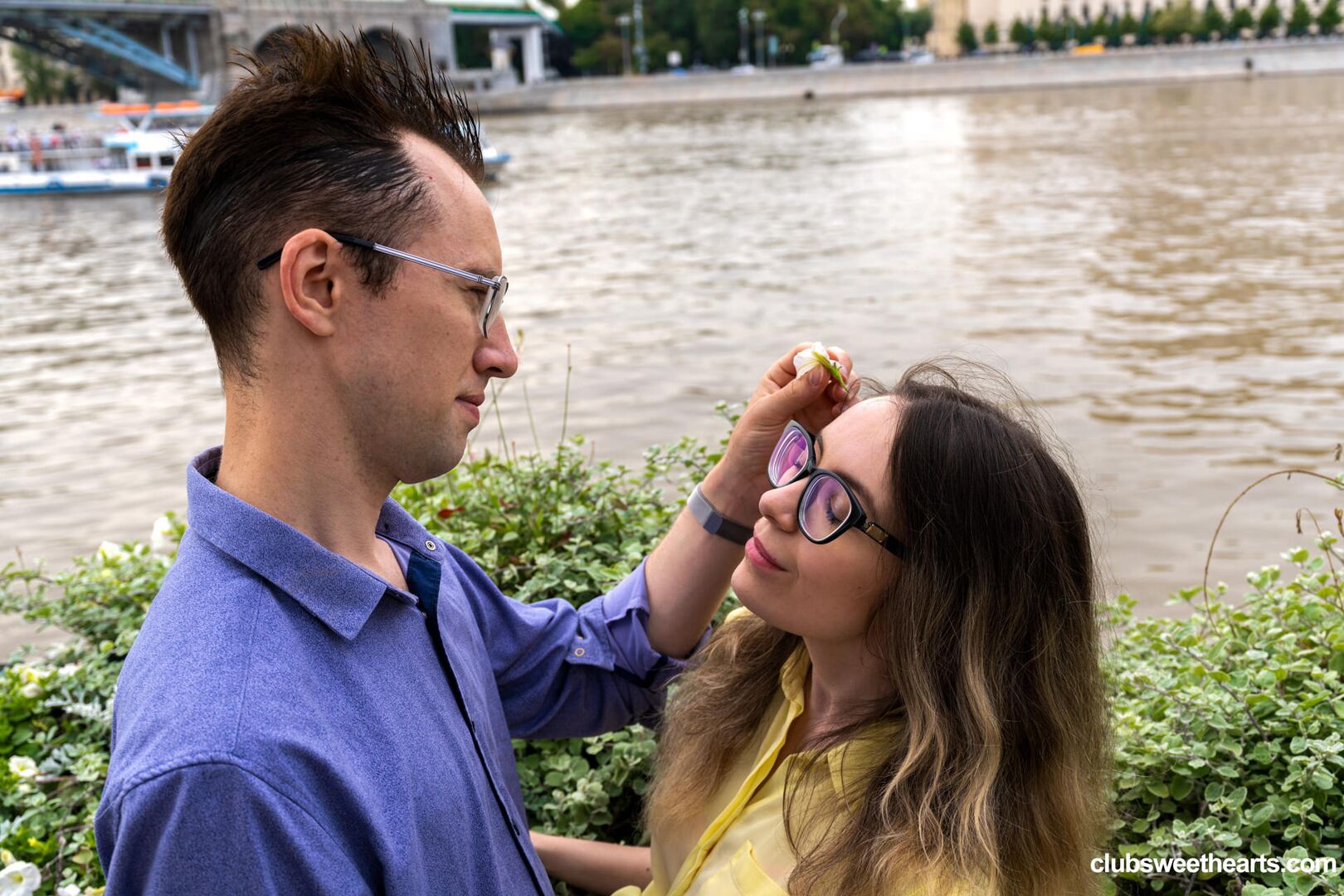 Geek Couple Fucks On The First Date