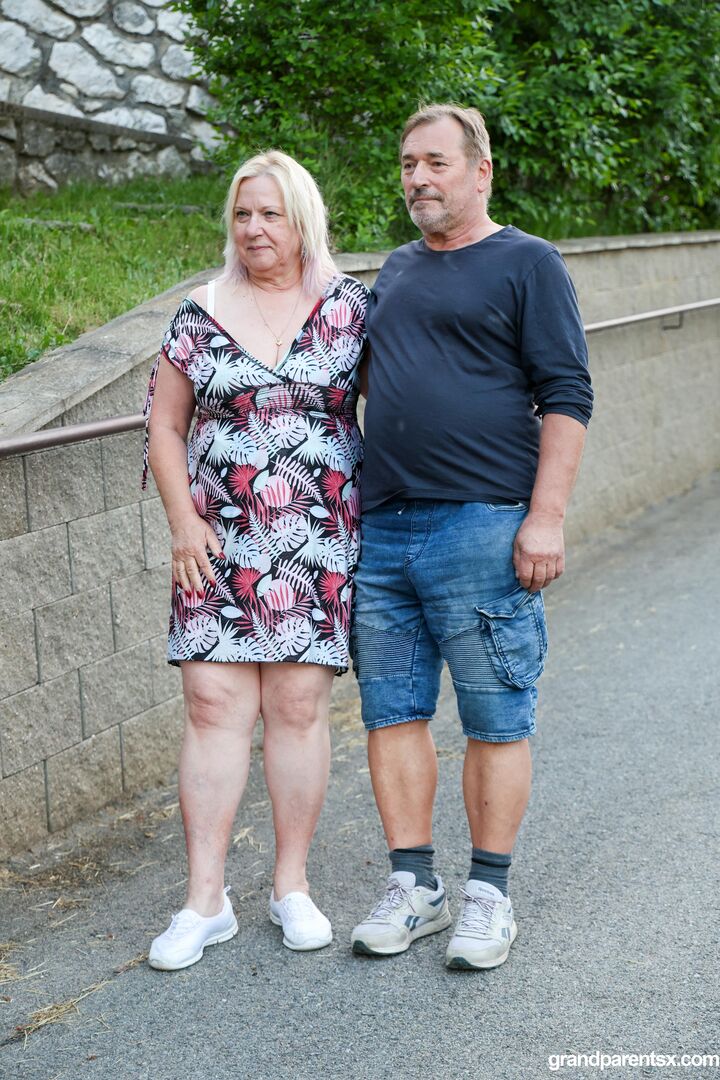 Street encounter ends up in a threesome