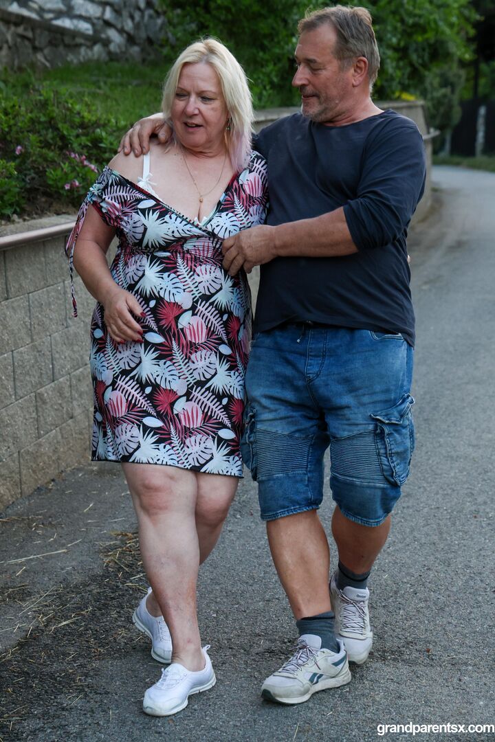 Street encounter ends up in a threesome