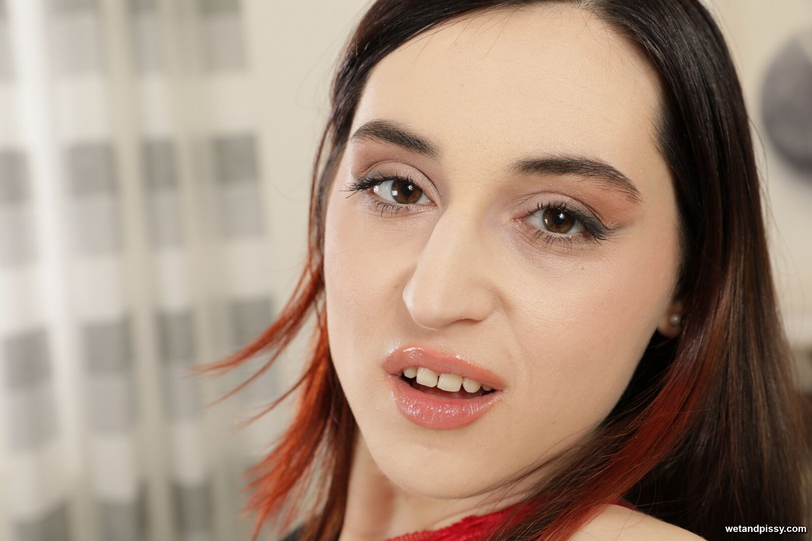 Diana Gold — Fishnet Pissing