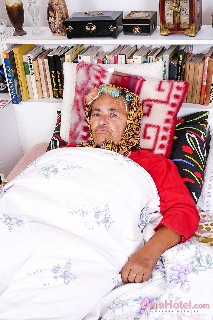 TWO MEN FOR HORNY OLDER GRANDMA