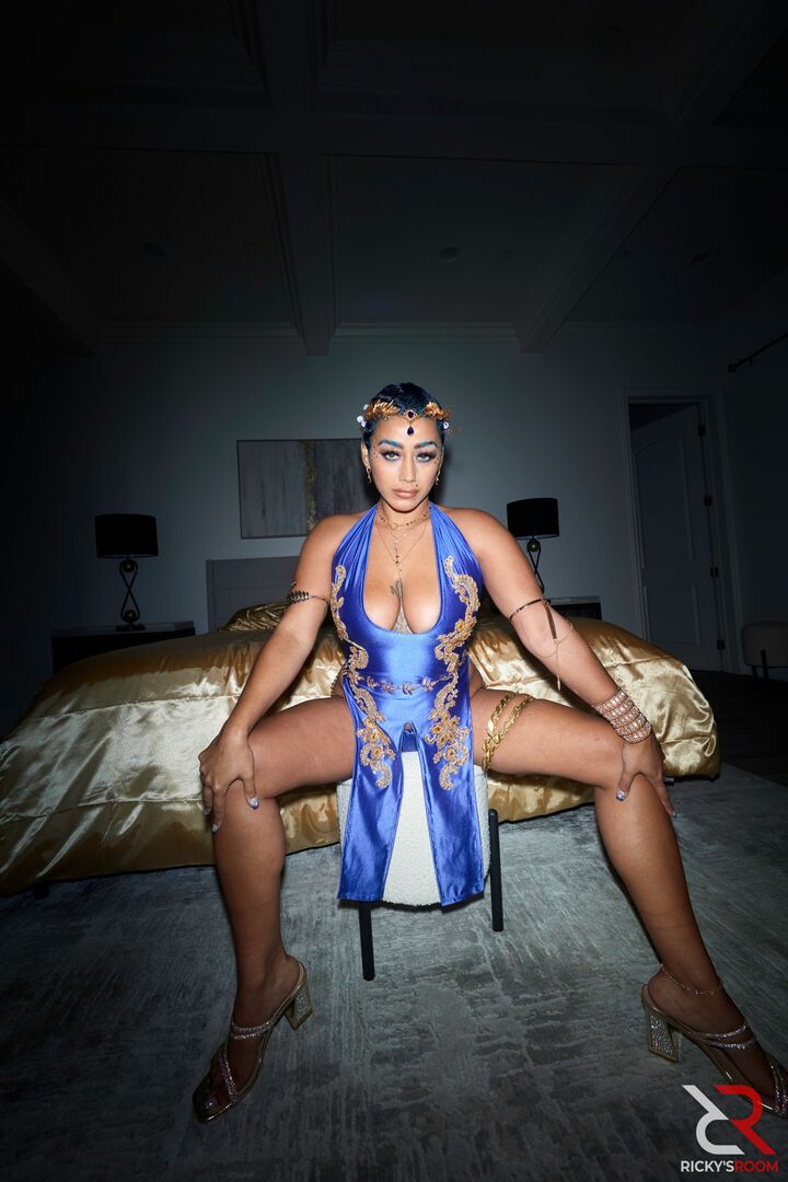 Goddesses Keep Court