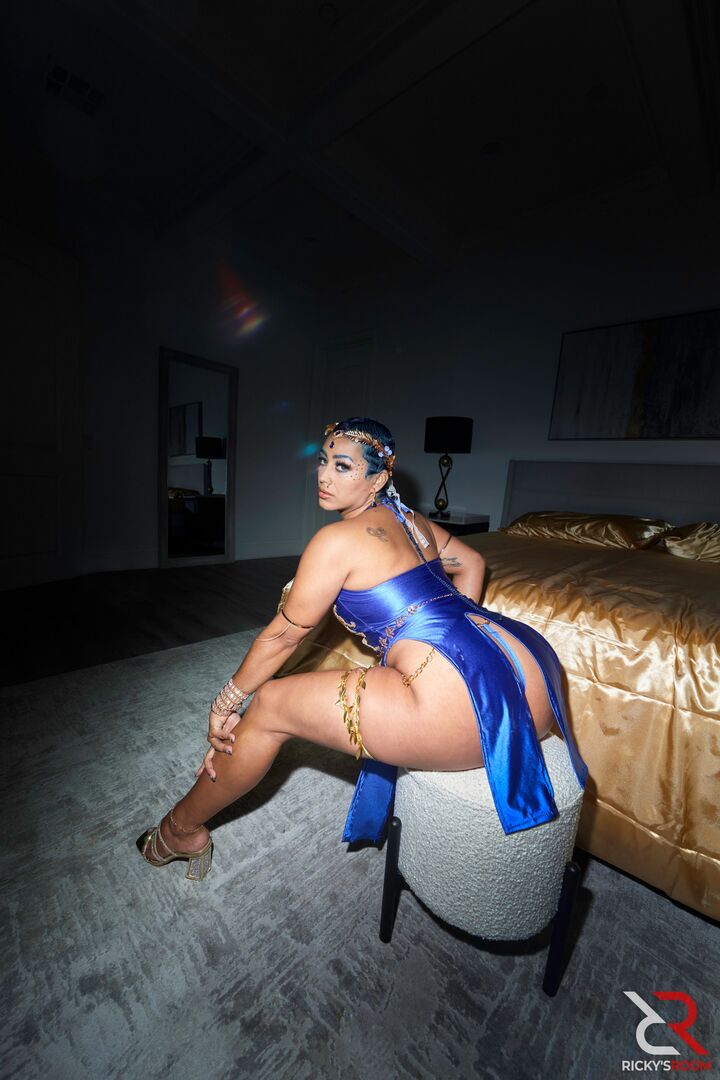 Goddesses Keep Court