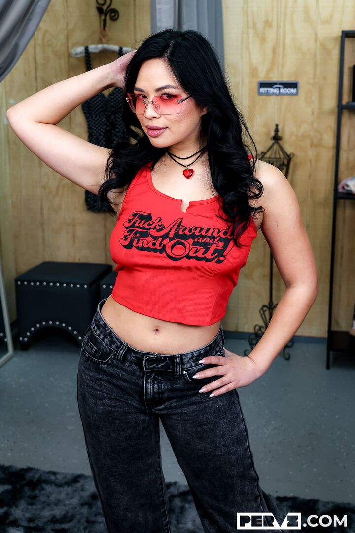 “Please, Don’t Call Security!” Scarlett Alexis Caught Red-Handed