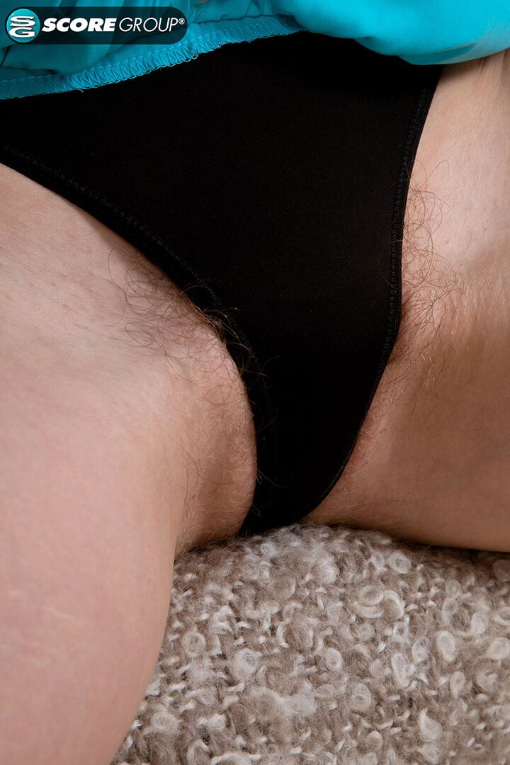 Foxy got divorced and learned to love her hairy pussy