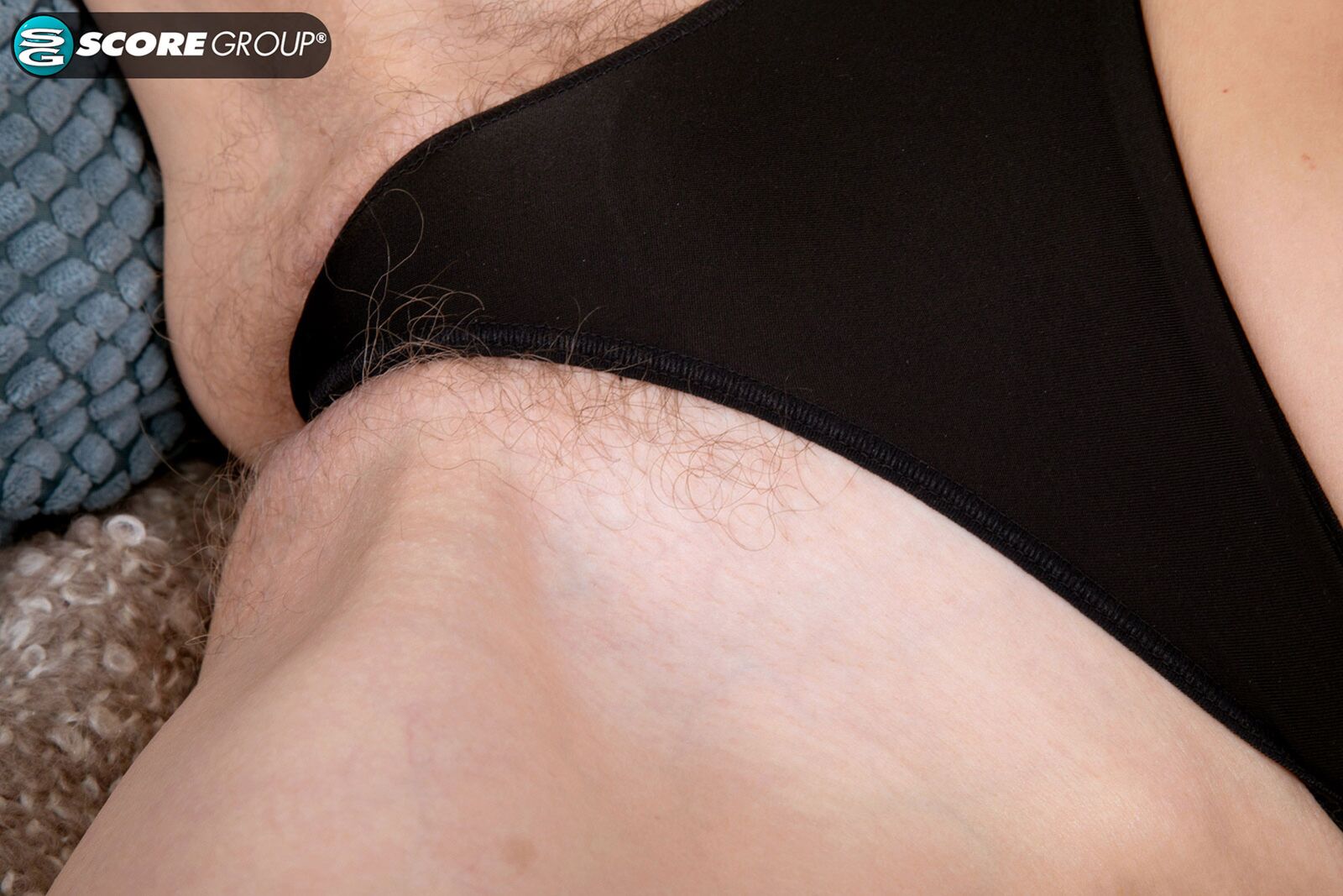 Foxy got divorced and learned to love her hairy pussy