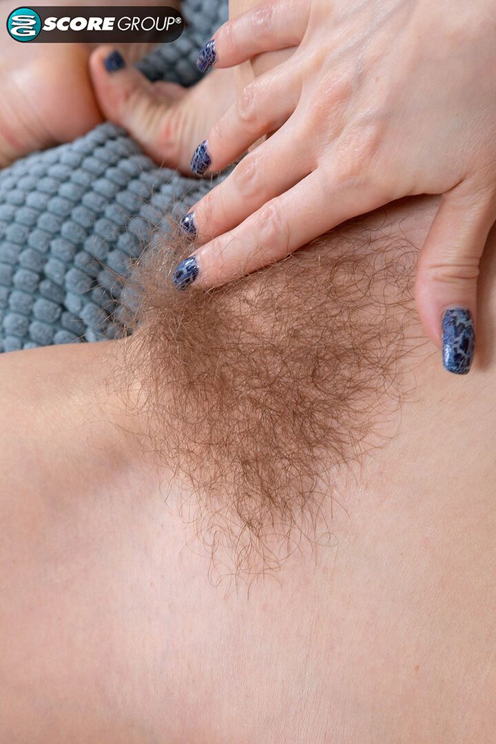 Foxy got divorced and learned to love her hairy pussy