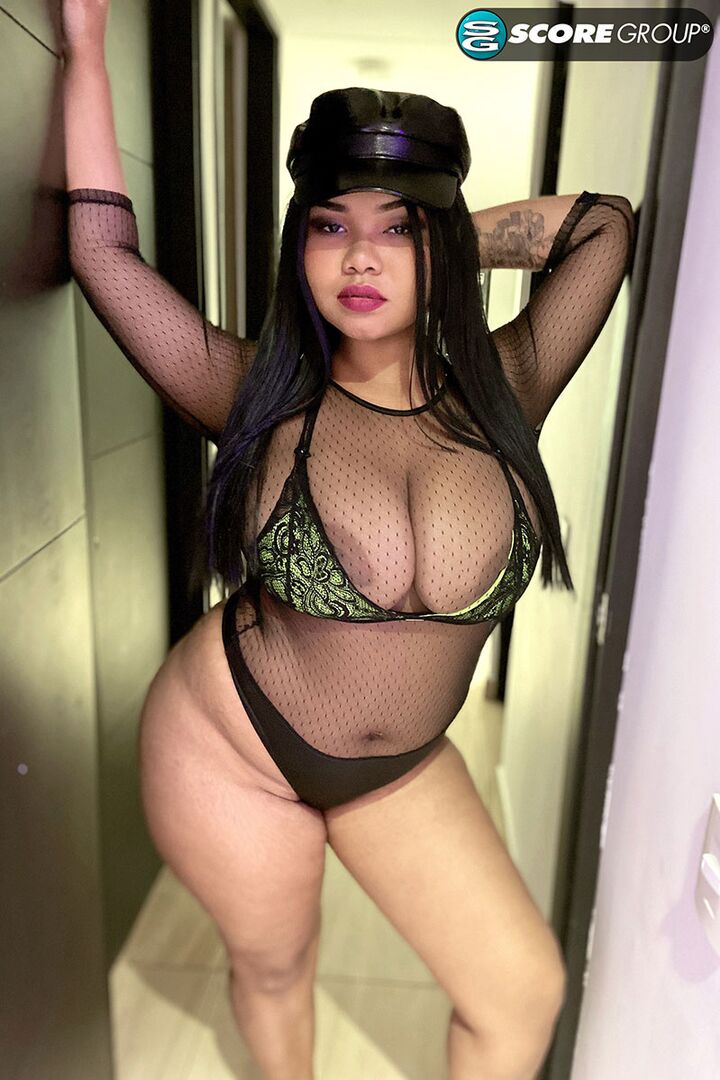 Curvy Colombian Naty's big tits, big ass and toy show
