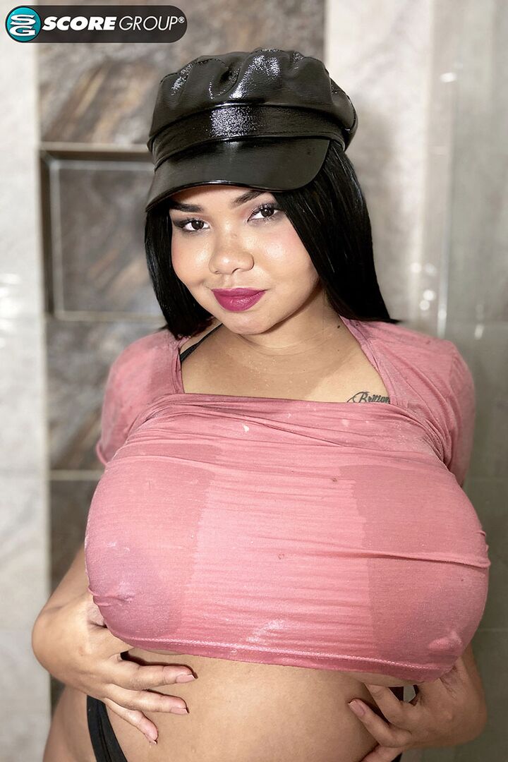 Curvy Colombian Naty's big tits, big ass and toy show