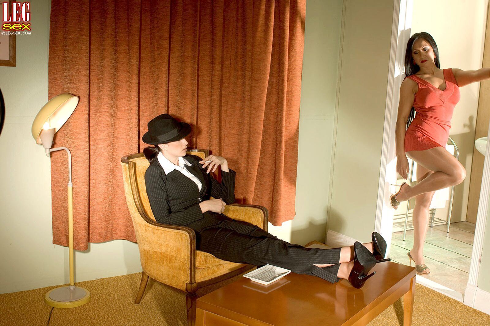 Kitty and Natalie Get Hot and Steamy in the Motel