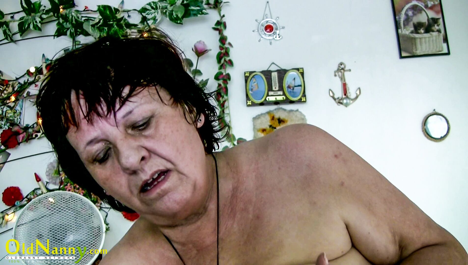 OLD GRANNY FUCKING WITH ANOTHER COUPLE