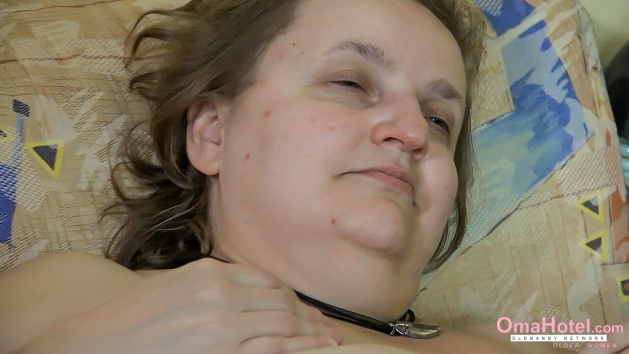 OLDER WOMEN MASTURBATING HAIRY PUSSY