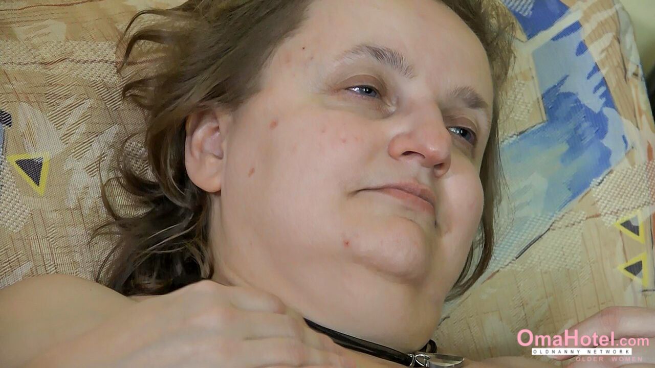 OLDER WOMEN MASTURBATING HAIRY PUSSY