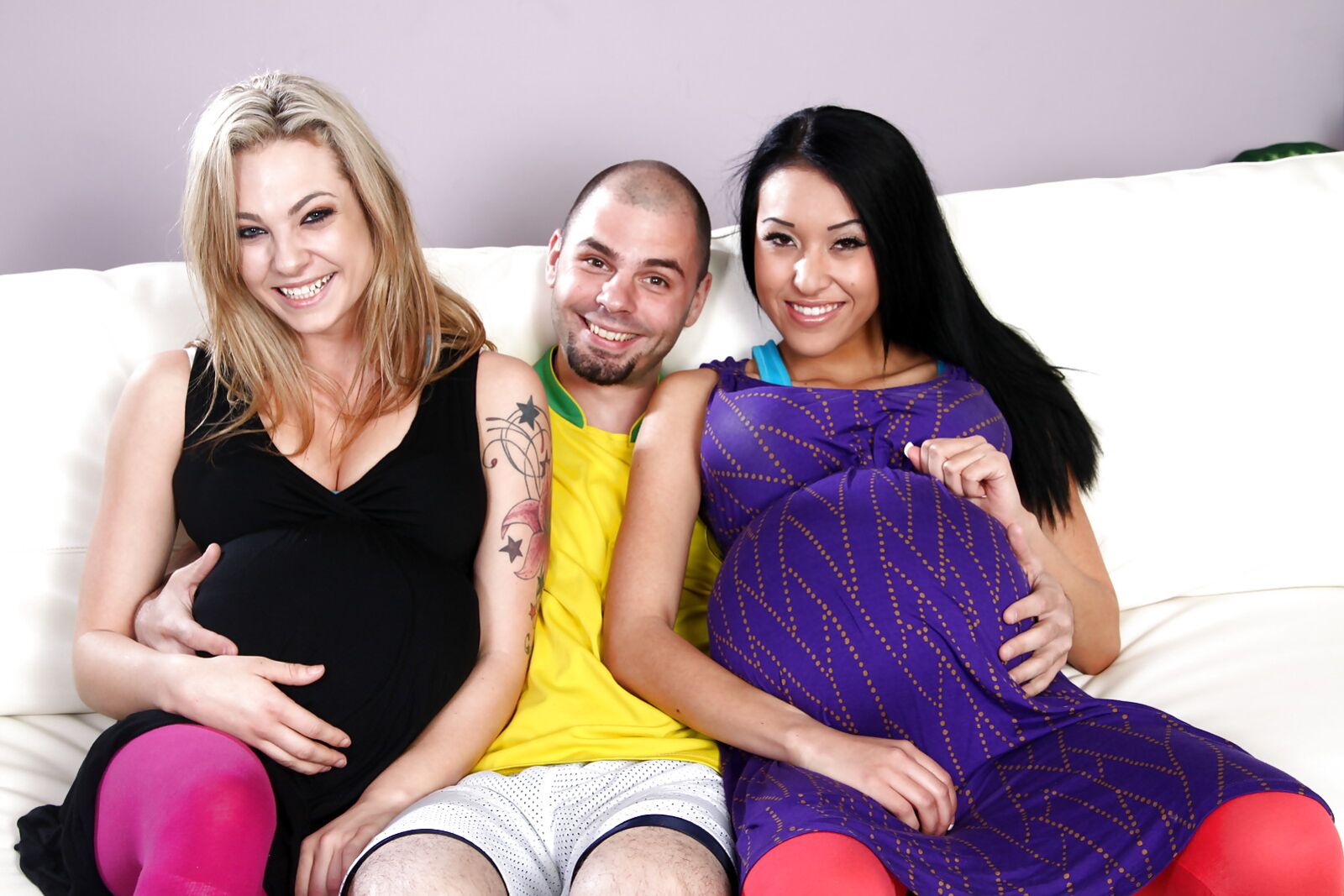 Hot And Horny Chicks Have Kinky Threesome