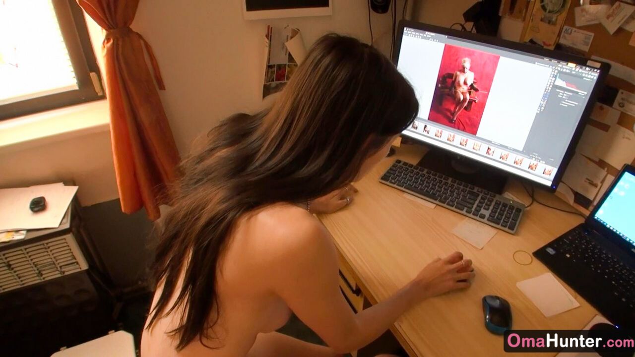 HUNTER GIRL IN SEARCH OF OLDER WOMEN TO FUCK