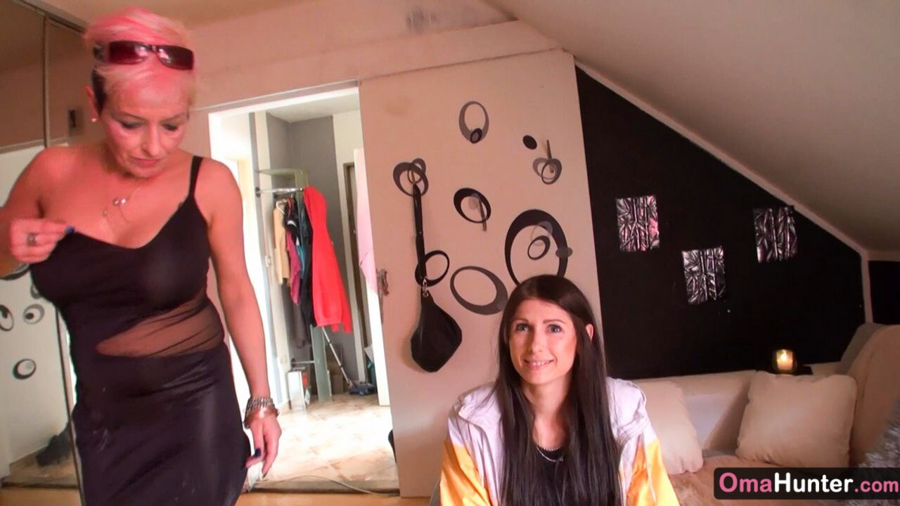 HUNTER GIRL IN SEARCH OF OLDER WOMEN TO FUCK