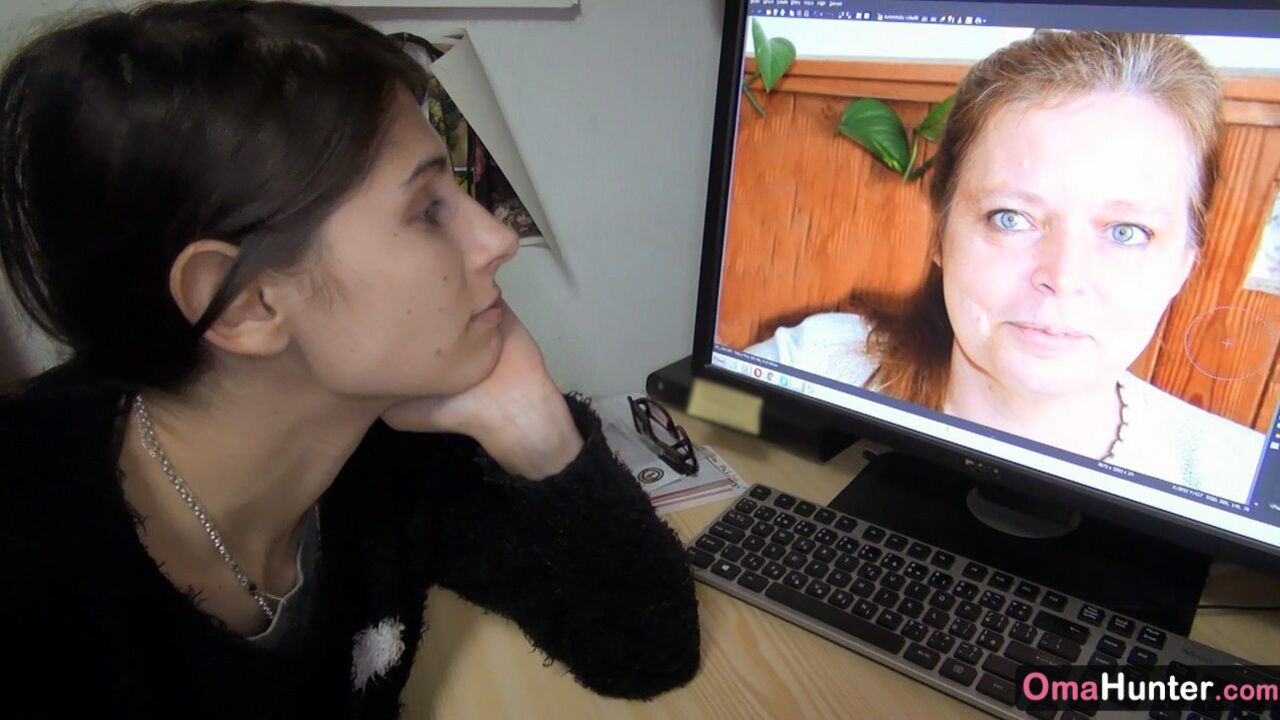 HUNTER GIRL IN SEARCH OF MOM TO FUCK