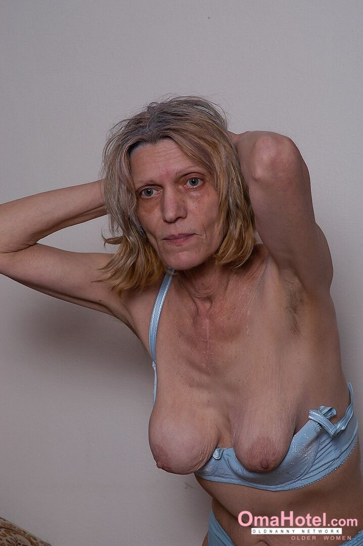 GRANNY GET LICKED HER TITS BY MATURE WOMAN