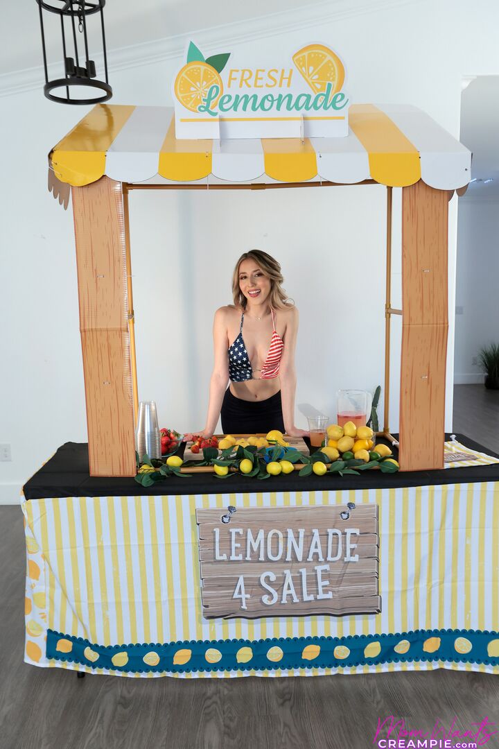 Squeezing Stepmoms Lemons - S7:E3