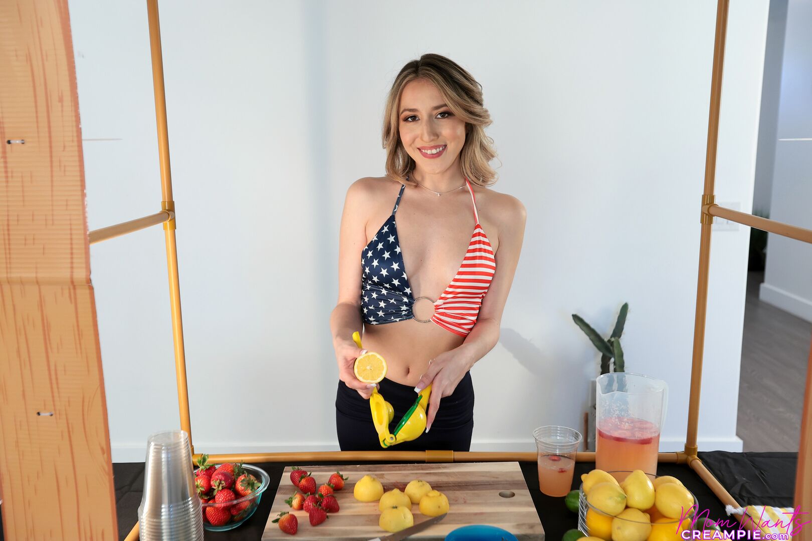Squeezing Stepmoms Lemons - S7:E3