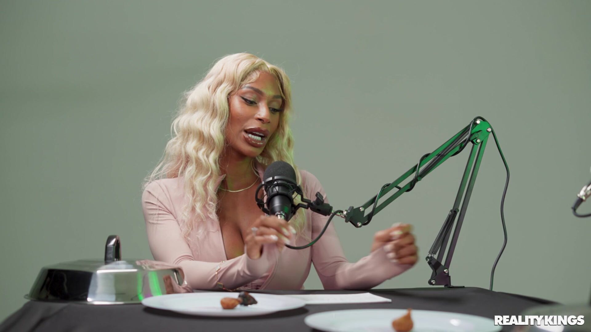 Dirty Dish: Kelsi Monroe