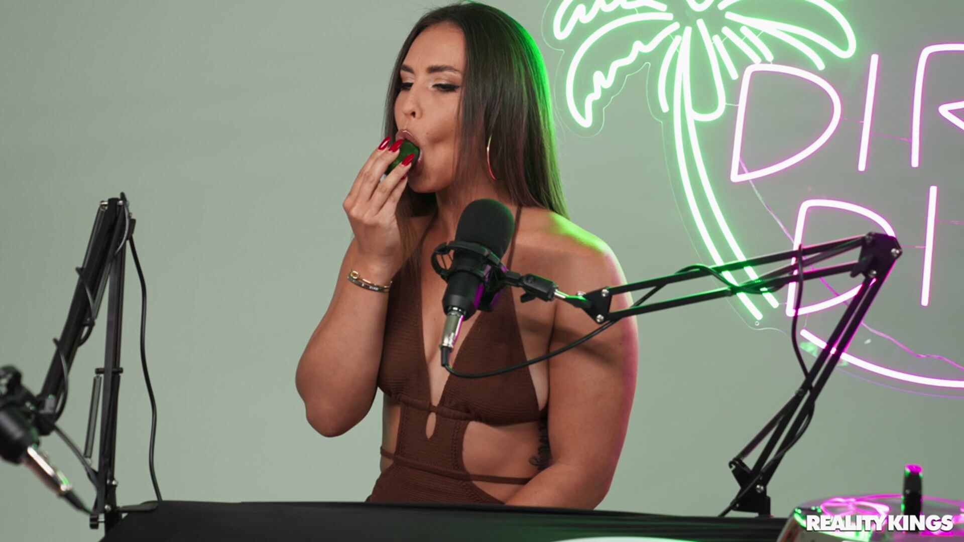 Dirty Dish: Kelsi Monroe