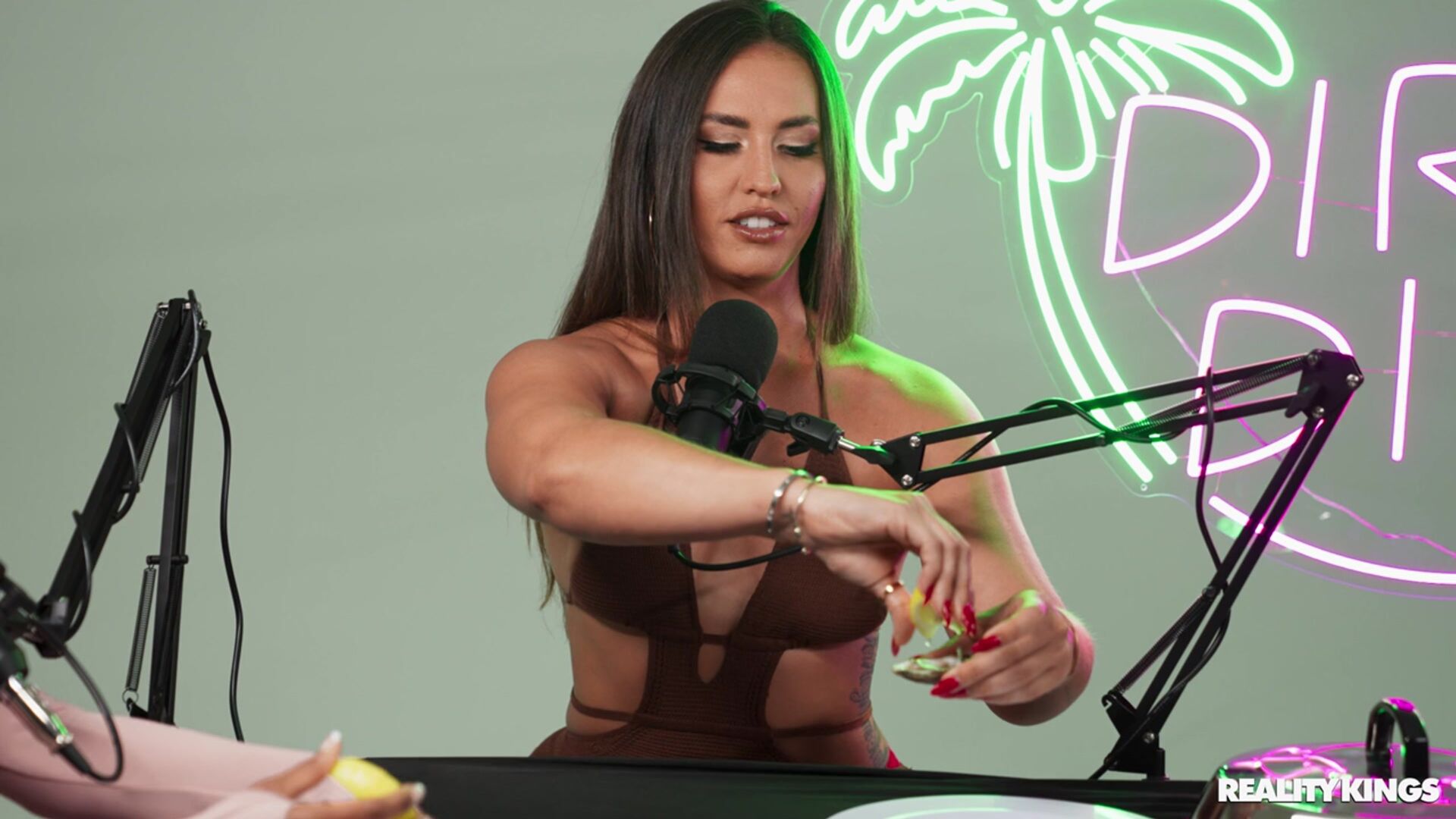 Dirty Dish: Kelsi Monroe