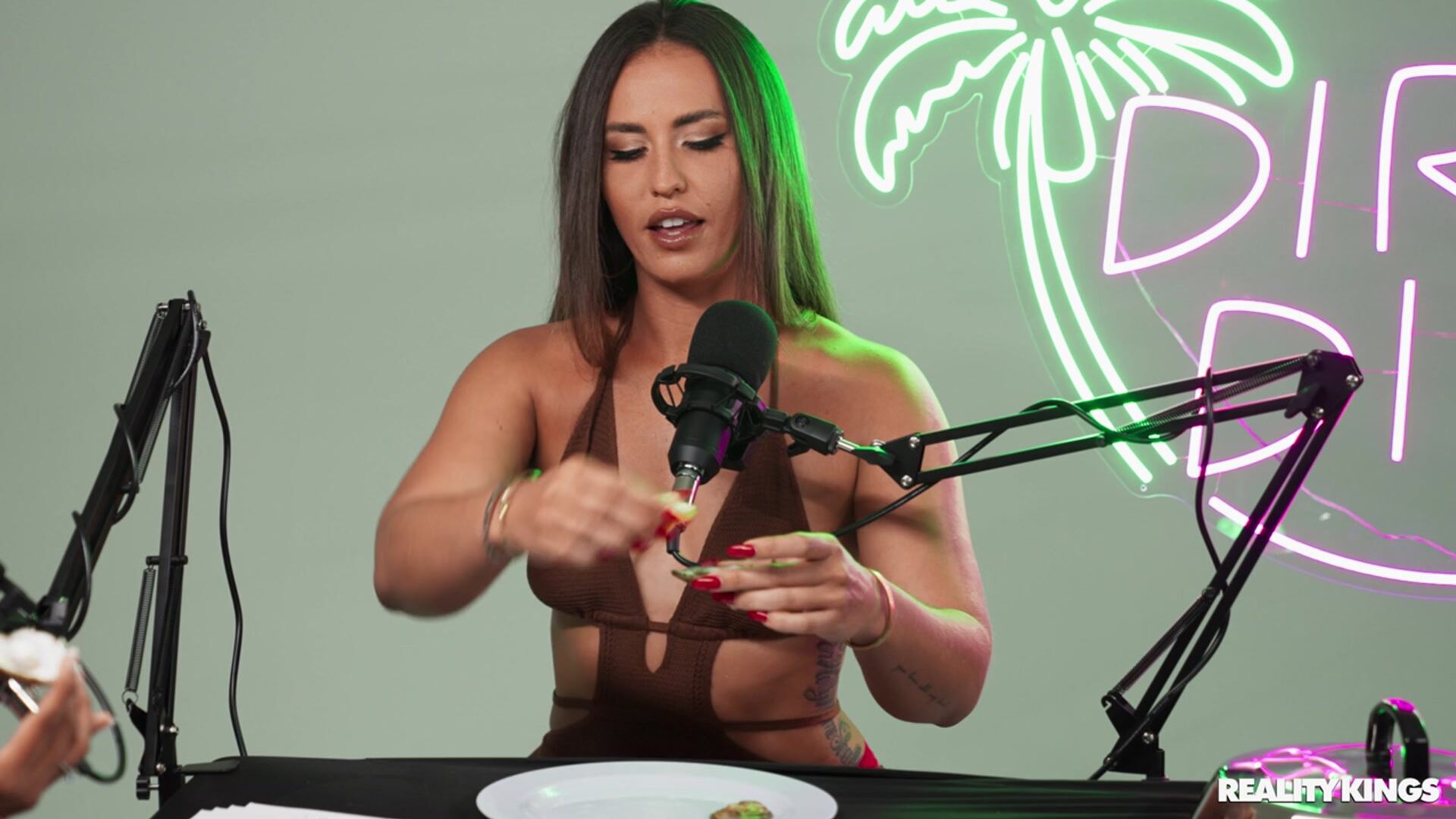 Dirty Dish: Kelsi Monroe