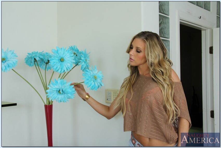 Samantha Saint fucking in the couch