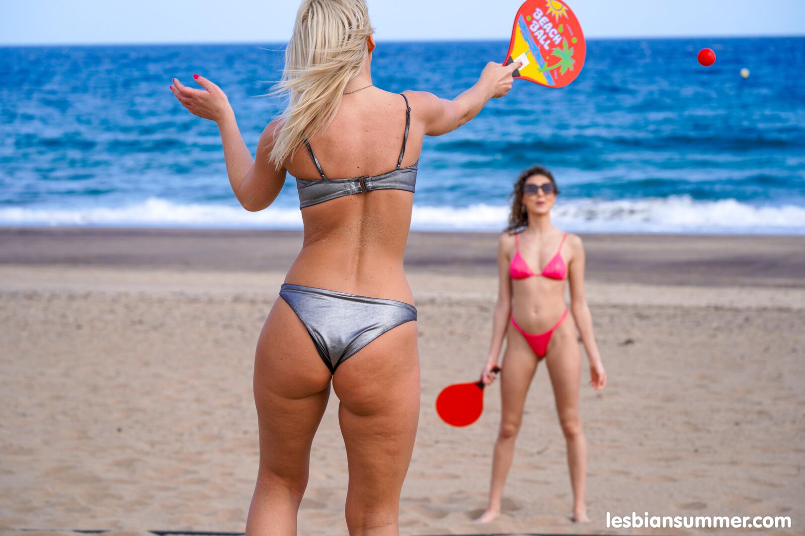 Beach sex with Lovita & Isabella