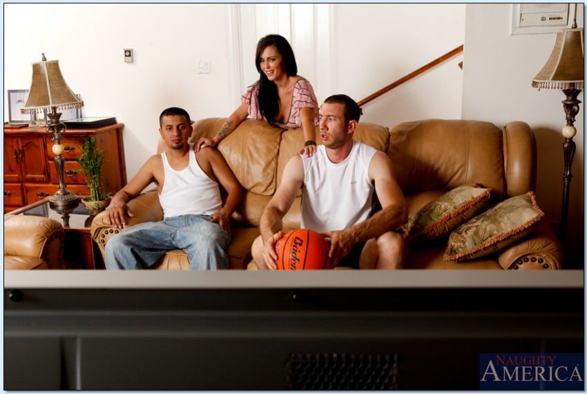 Jenna Presley fucking in the living room with her tattoos