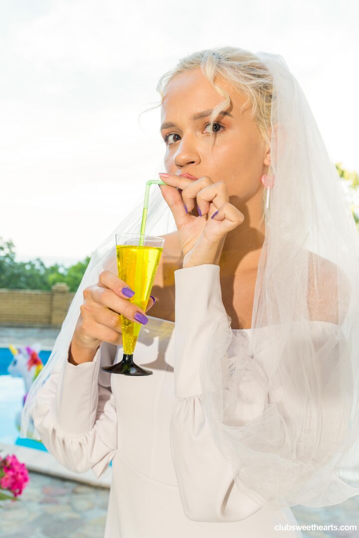 Here cums the bride 2107