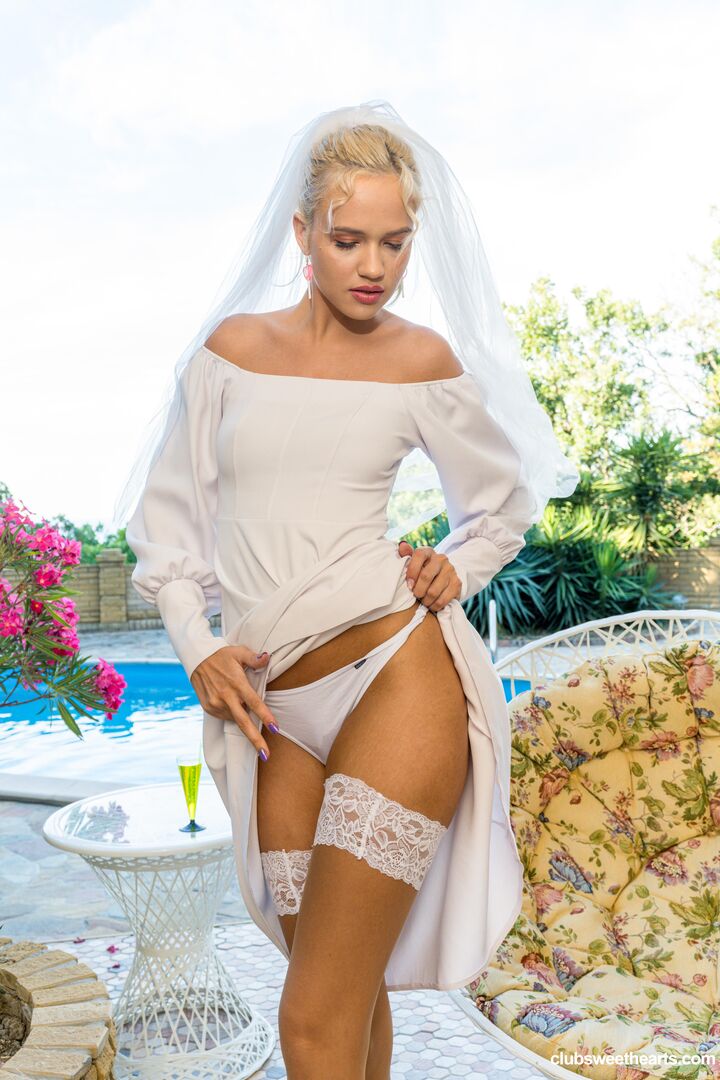 Here cums the bride 2107
