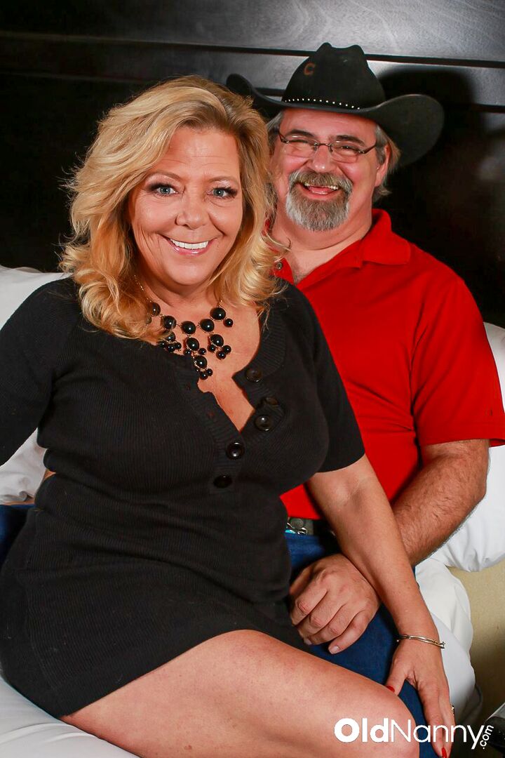 BIG DICK FUCKS HIS WIFE RIGHT IN FRONT OF HER HUSBAND