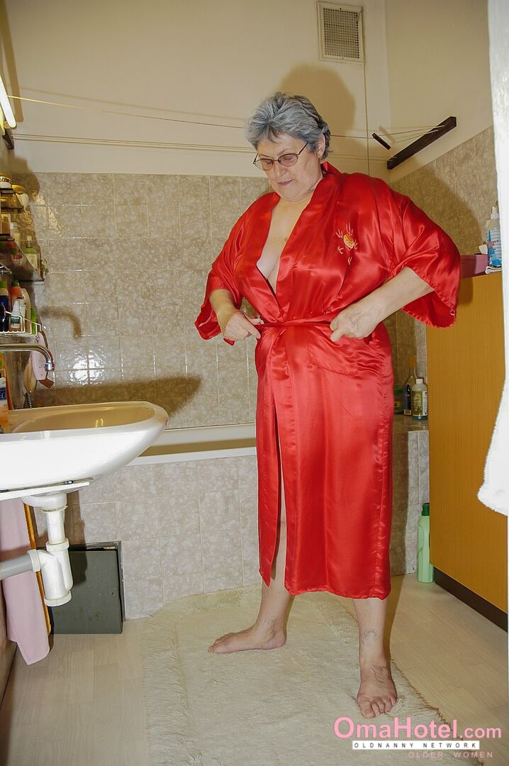HOT SEXTOY ADVENTURE DURING SHOWER
