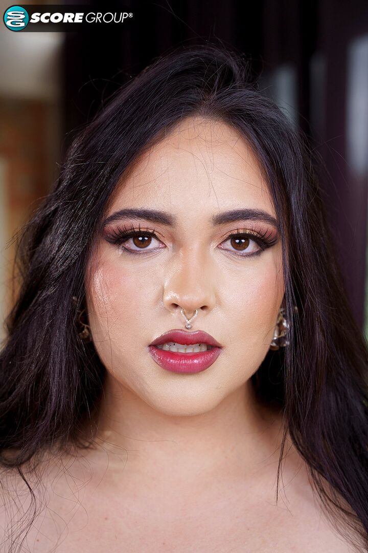 Jas Yordanov: Busty Erotic Fantasy Woman
