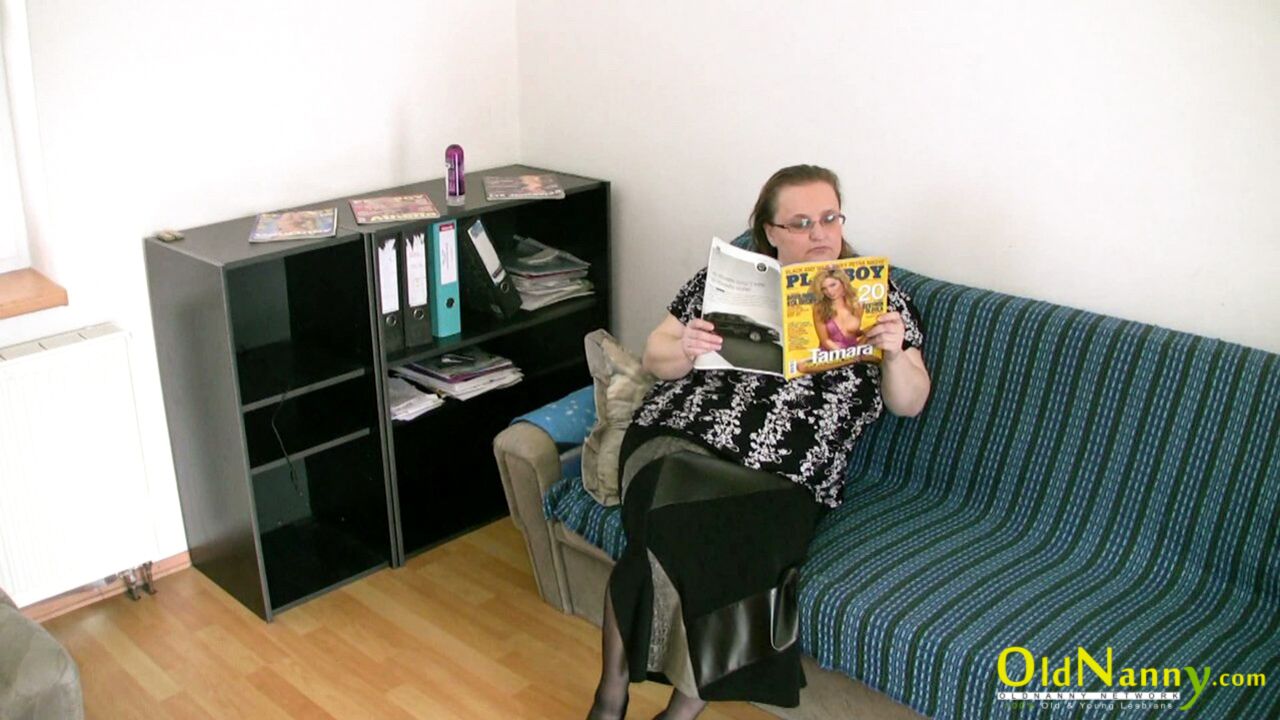 BBW WOMAN WITH STRAPON