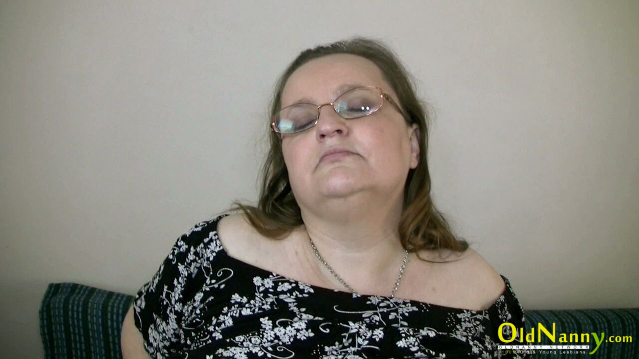 BBW WOMAN WITH STRAPON