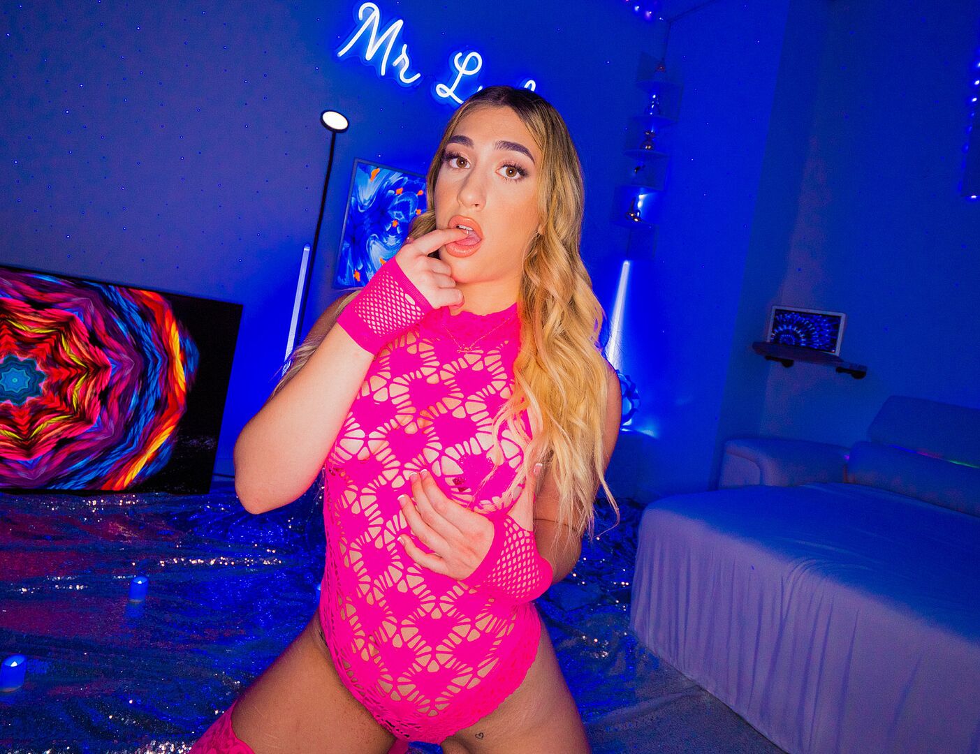 Cock Sucking Cutie Loves Creampie