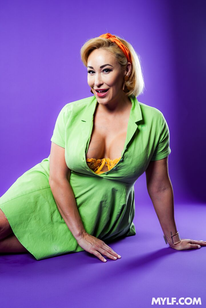 The Busty Bunch (Filmed In Front of a Live Horny Audience)
