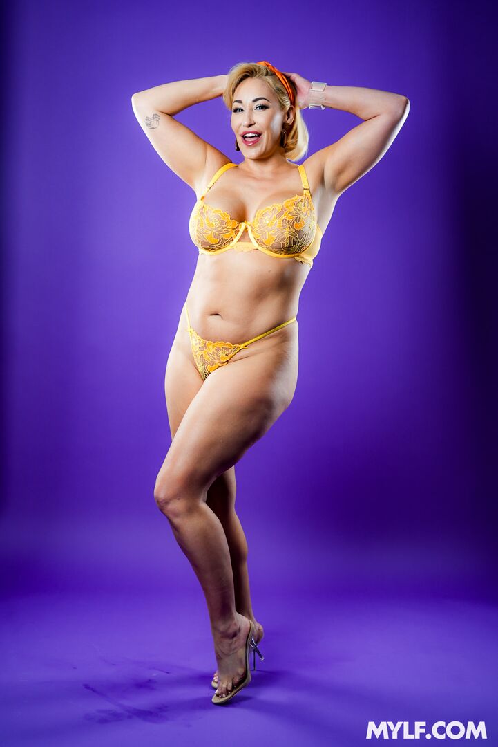 The Busty Bunch (Filmed In Front of a Live Horny Audience)