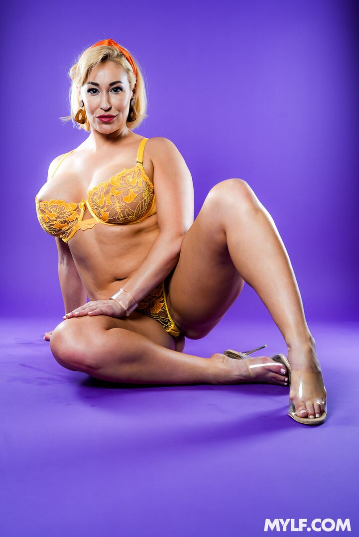 The Busty Bunch (Filmed In Front of a Live Horny Audience)