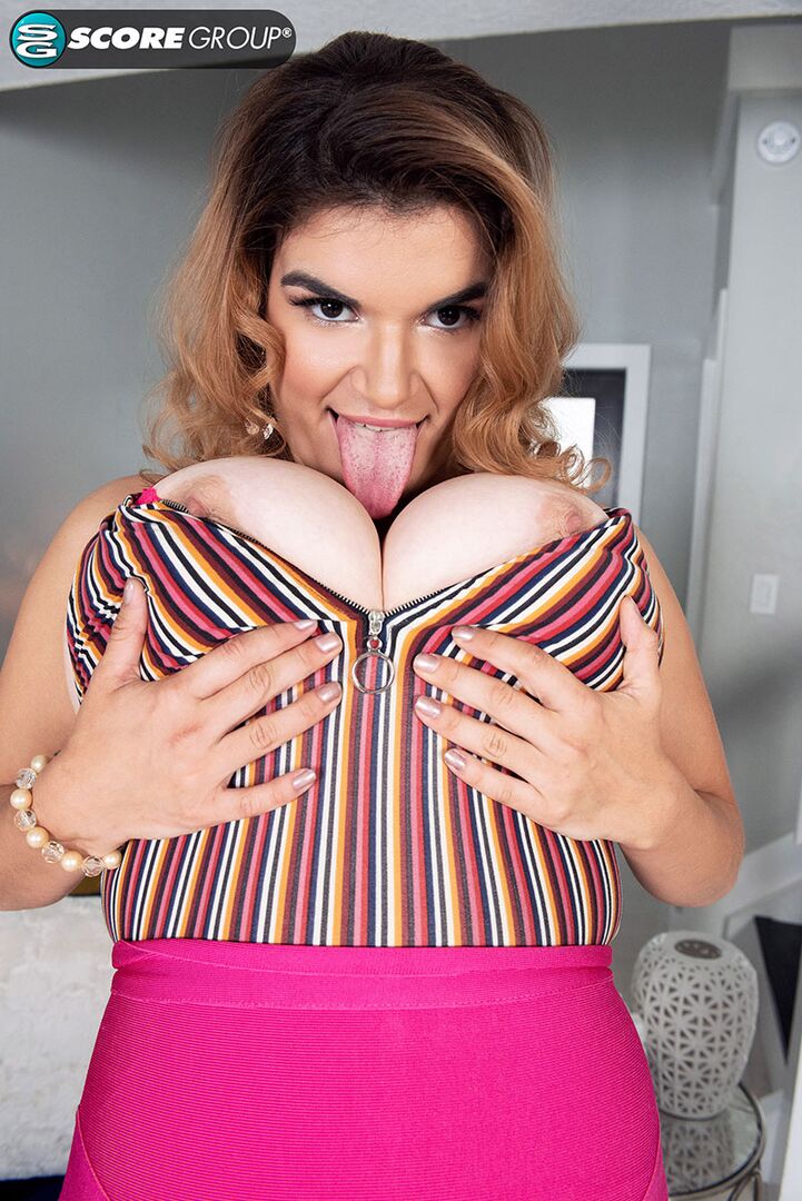 Busty Jenni Noble sucks her tits and cums in her first scene