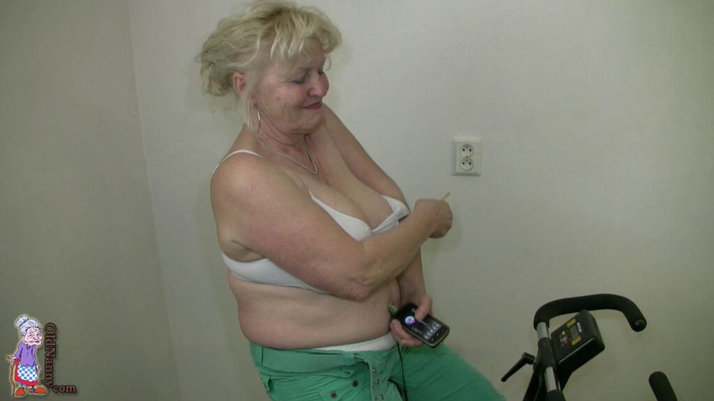 READY FOR NUDE WORKOUT