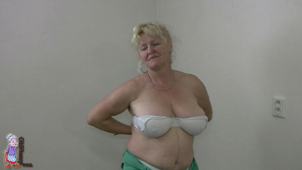 READY FOR NUDE WORKOUT