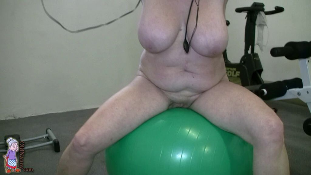 READY FOR NUDE WORKOUT