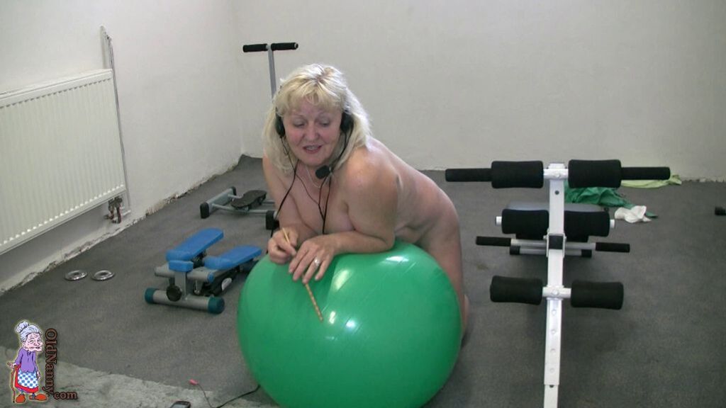 READY FOR NUDE WORKOUT