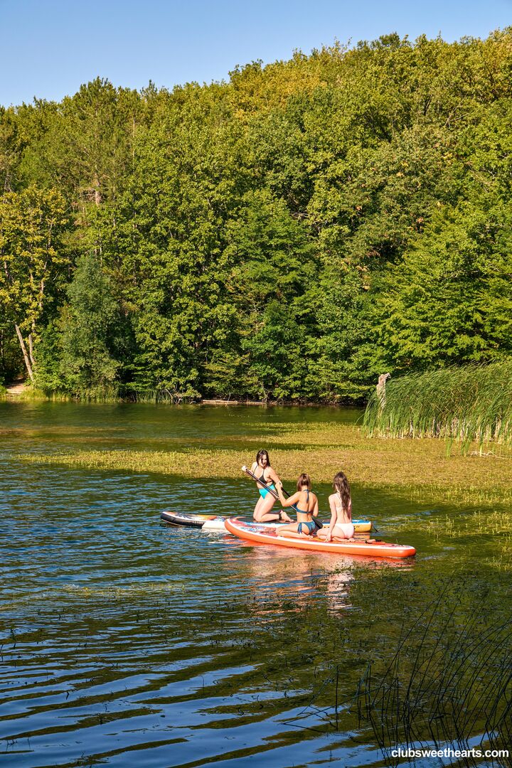Three girls, one SUP